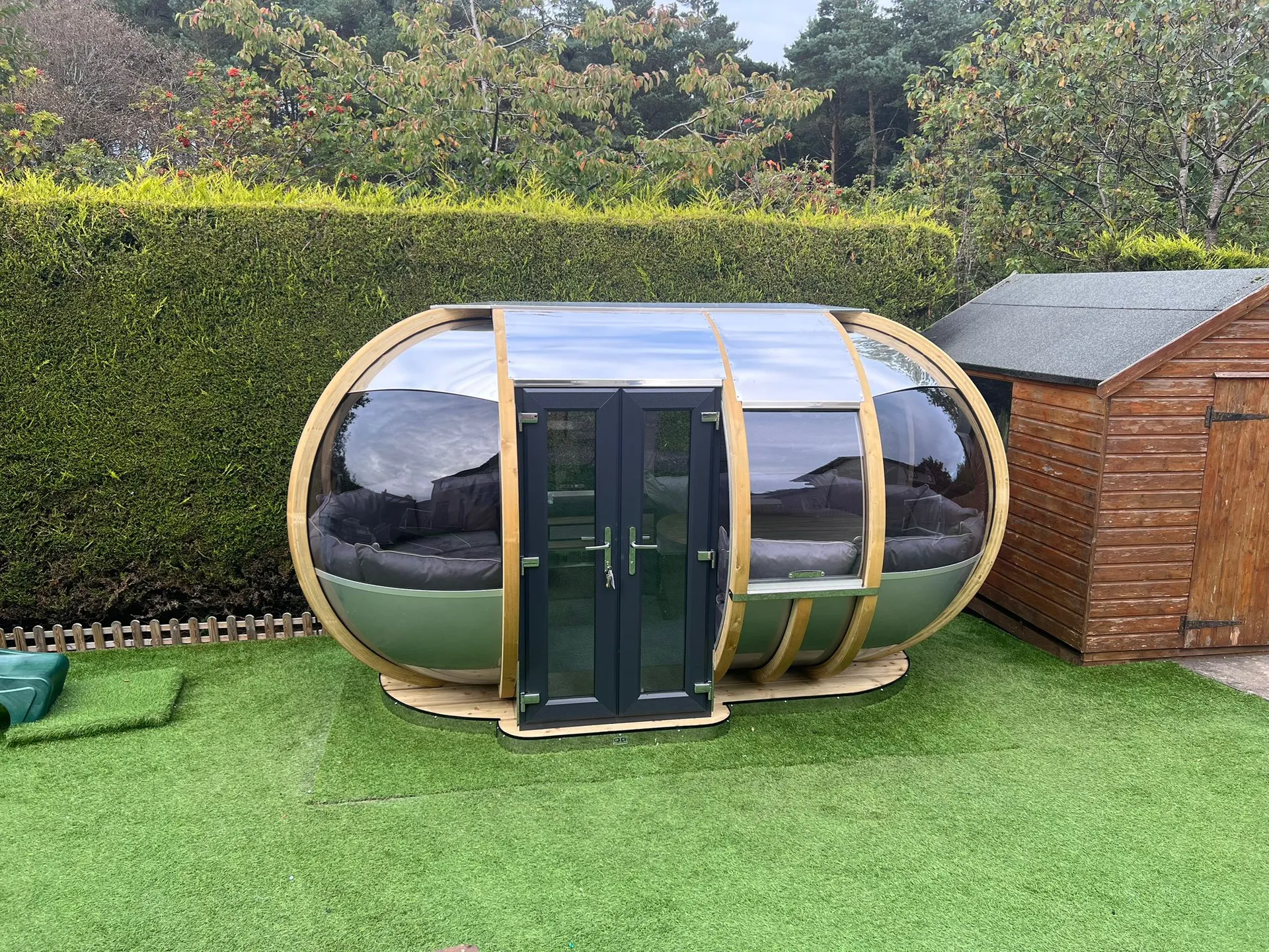 Off-Set Oval Pod