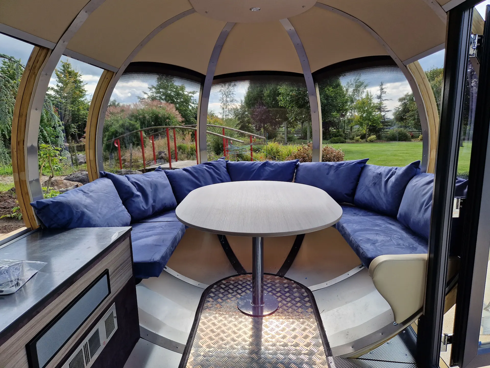 Extended Oval Pod