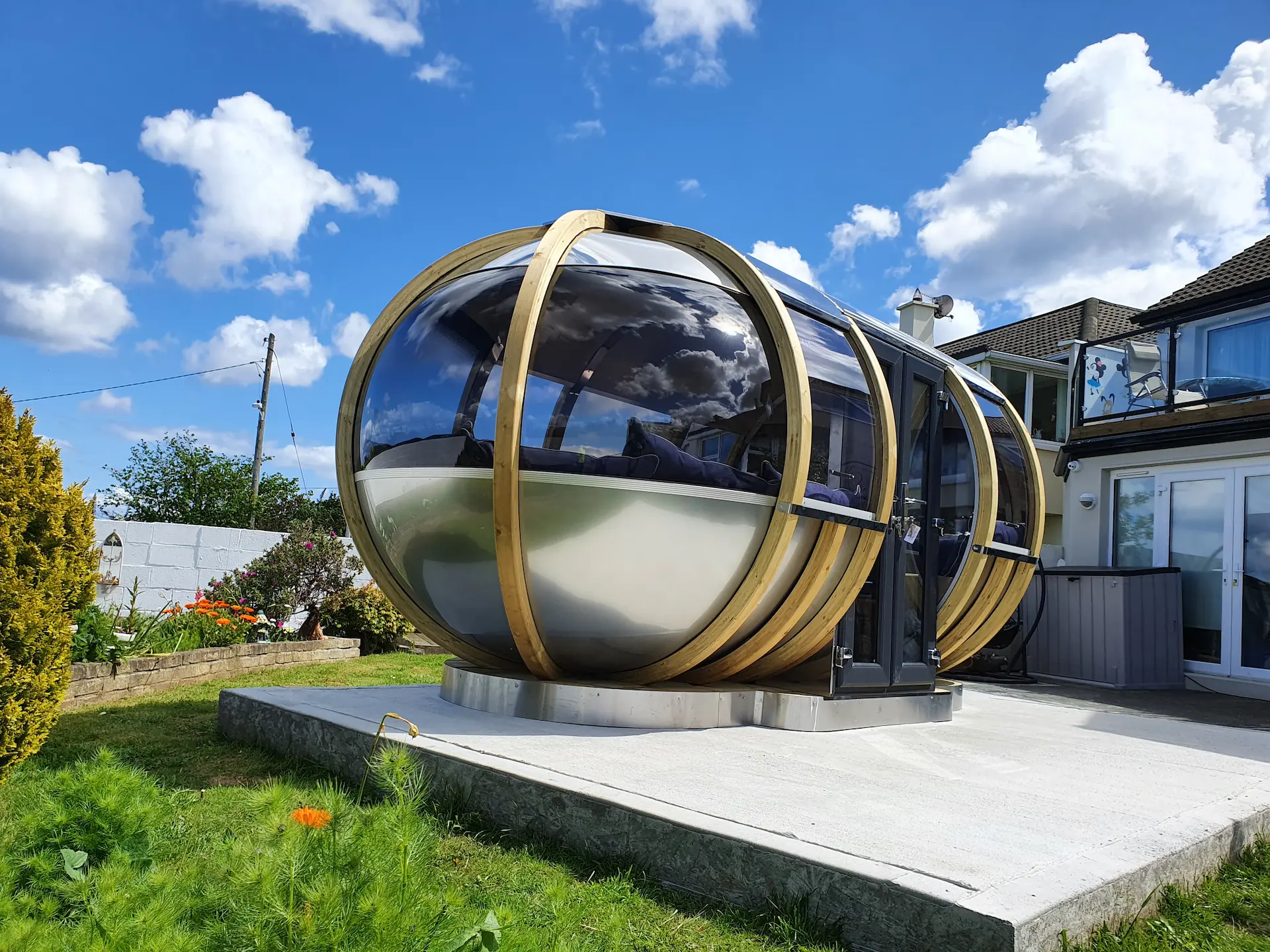Extended Oval Pod