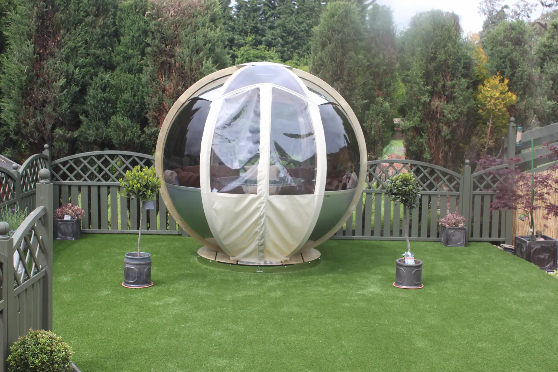 The Rotating Seater