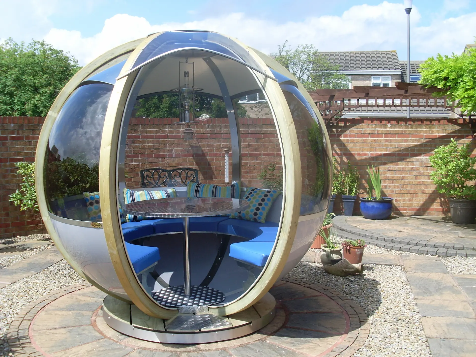 The Rotating Seater