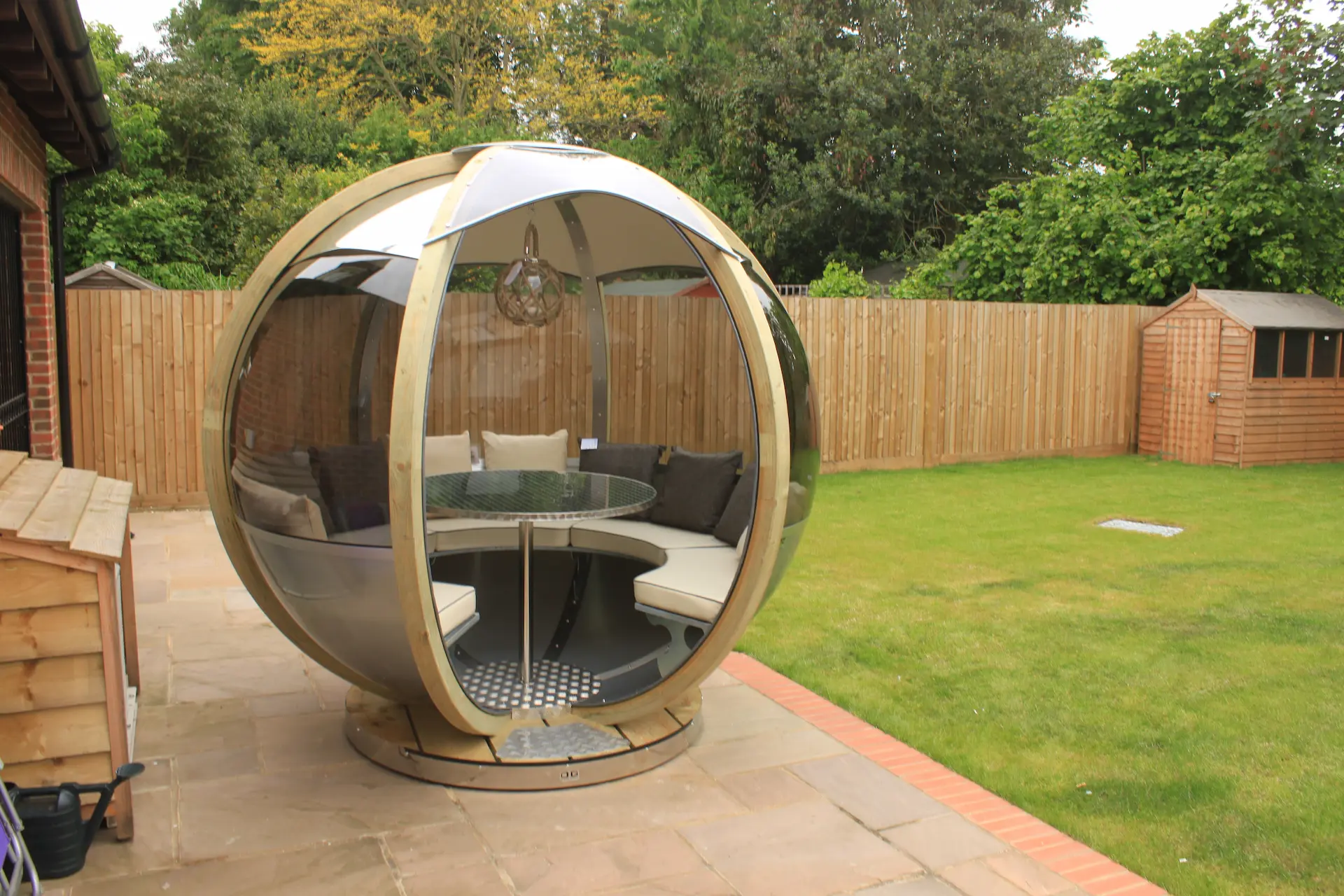 The Rotating Seater