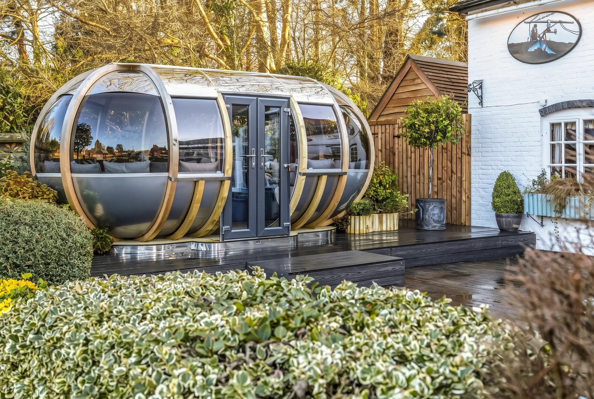 Extended Oval Pod